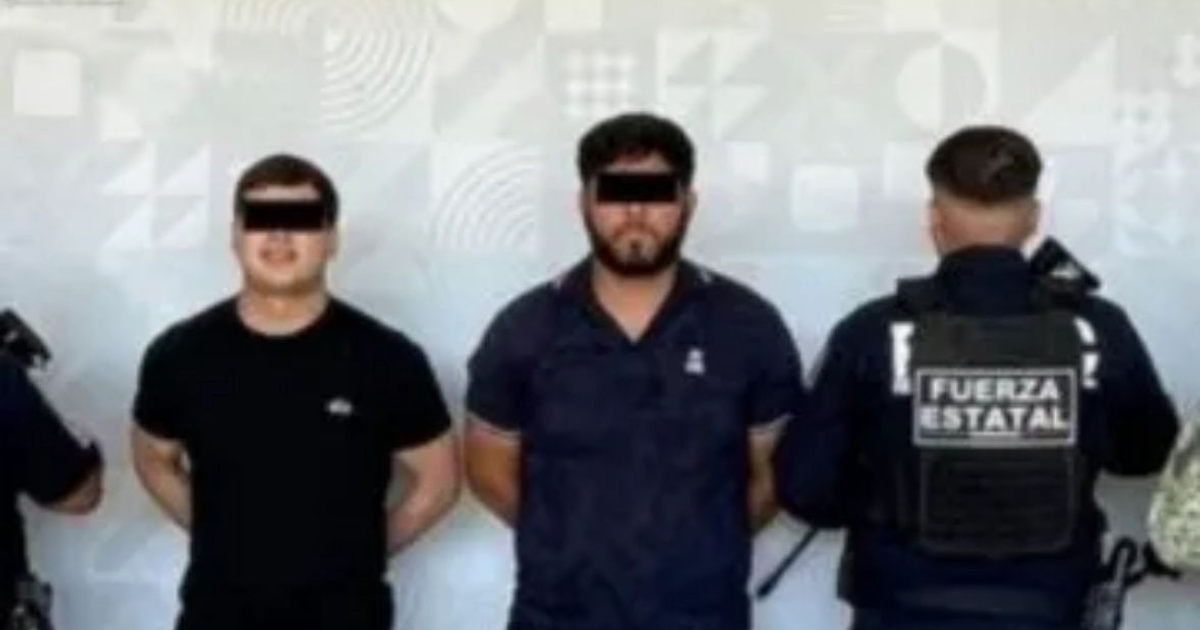 Camioneta Dodge RAM 250 gris detenida por la policía en Mexicali