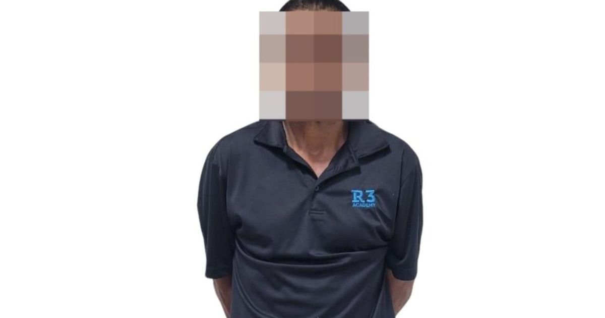 Persona con camiseta negra, posible implicado en caso de homicidio en Angostura.