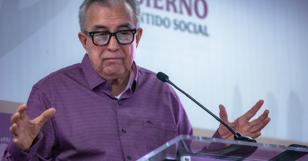 Rubén Rocha Moya hablando en conferencia sobre seguridad en Sinaloa