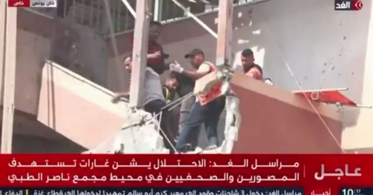 Rescatistas en acción tras ataque aéreo en el Complejo Médico Nasser, Gaza