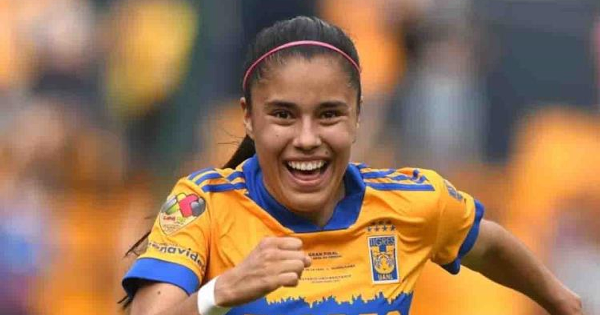 Jacqueline Ovalle sonriente celebrando su fichaje al Orlando Pride