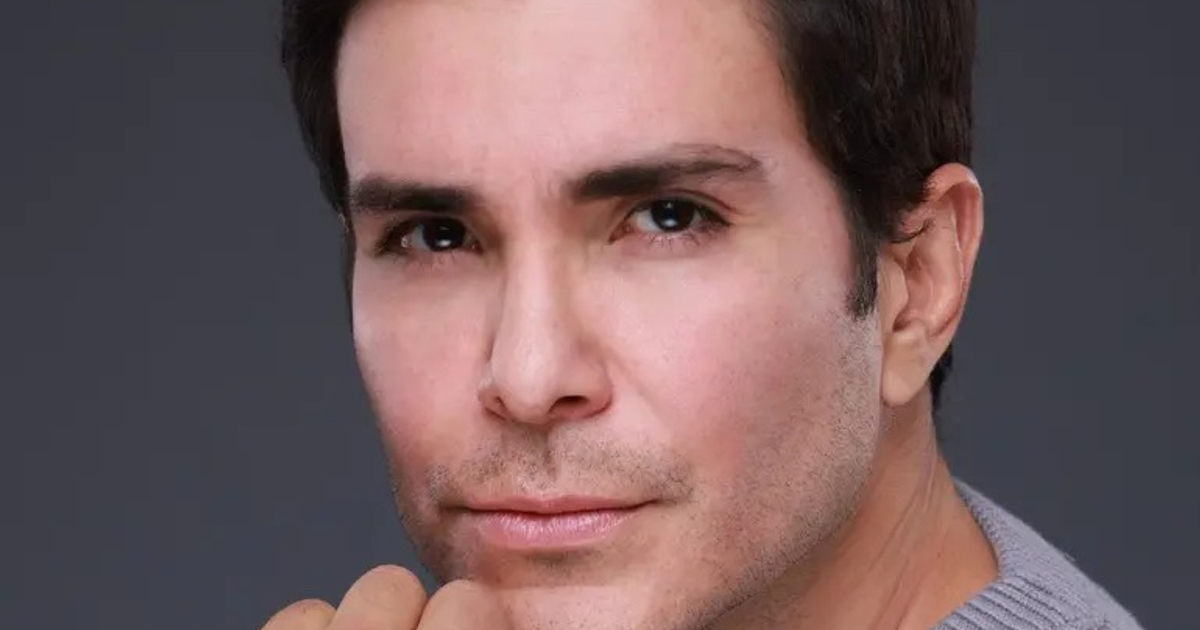 Retrato del actor Juan Carlos Ramírez, famoso por su papel en Rosario Tijeras, fallecido a los 38 años.