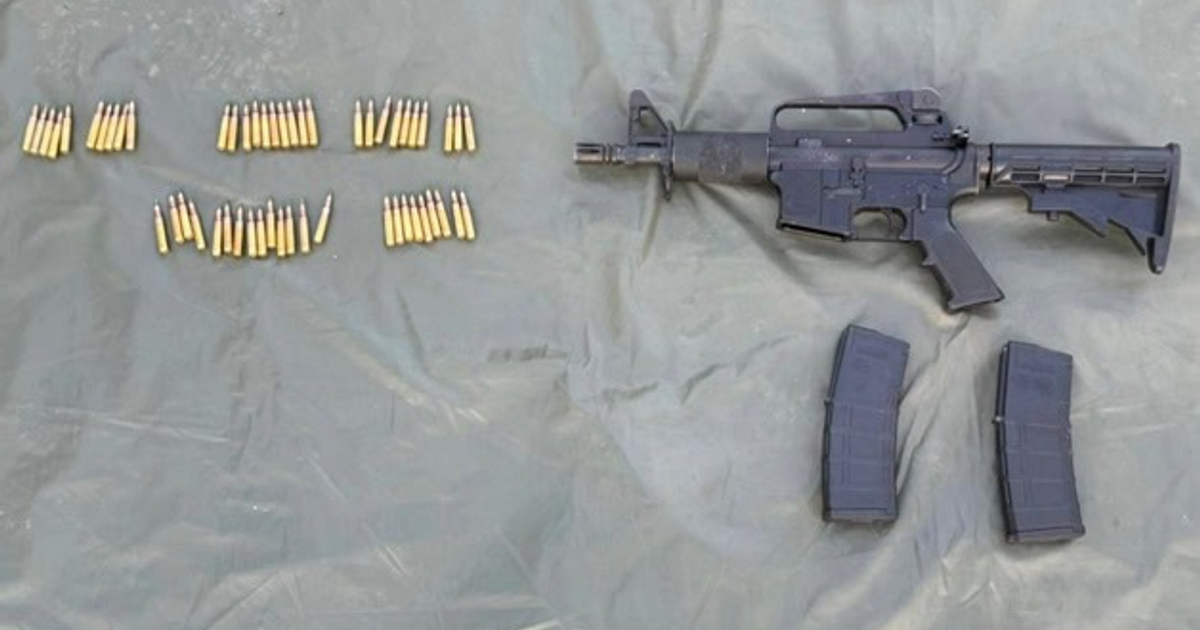 Rifle M4 con cargadores y municiones incautados en Culiacán