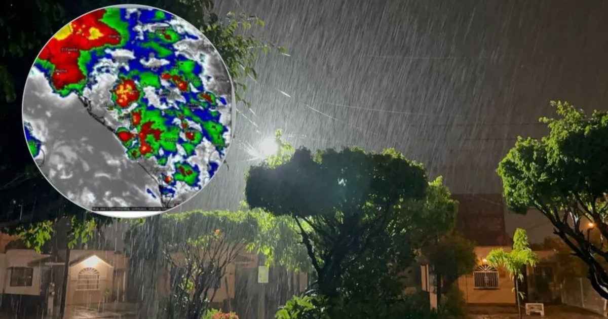 Entorno nocturno lluvioso en Sinaloa con mapa meteorológico de lluvias