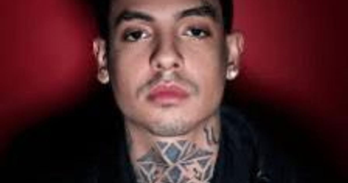 Natanael Cano agrediendo a su DJ en el Baja Beach Fest 2025