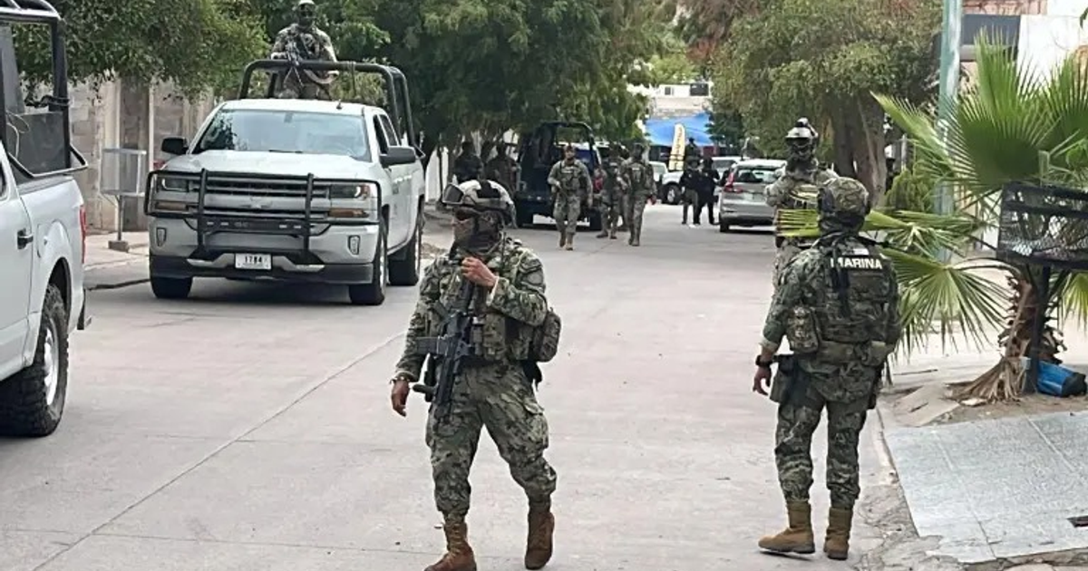 Operativo de la Marina Armada en El Tamarindo con personal uniformado y vehículos en una calle urbana.