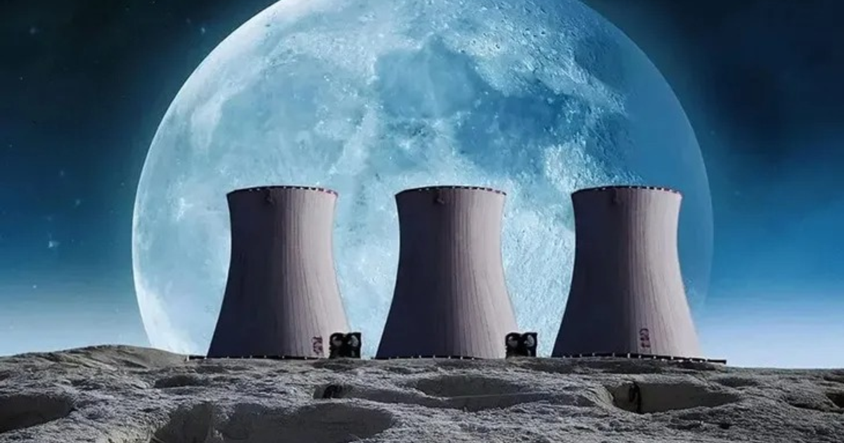 Torres de refrigeración de planta nuclear en paisaje lunar con gran luna al fondo.