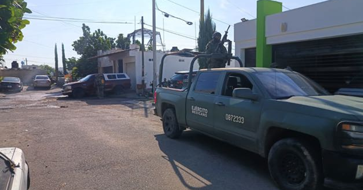 Vehículo del Ejército Mexicano en Culiacán tras incendio en vivienda