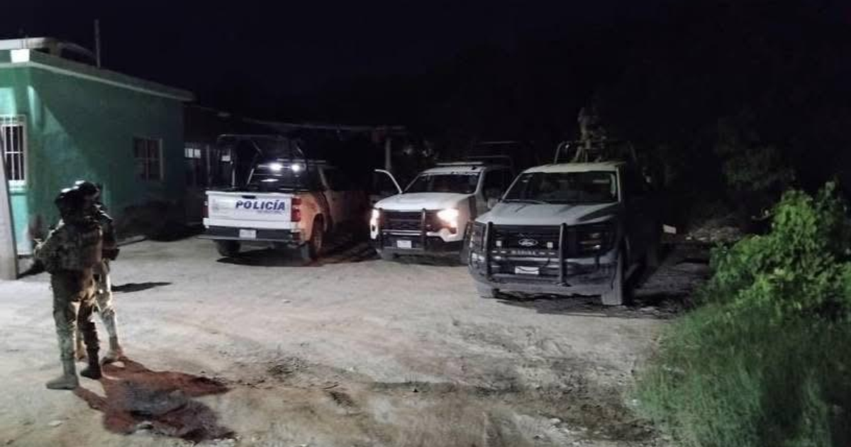 Operativo policial nocturno en Mazatlán con vehículos y personal militar