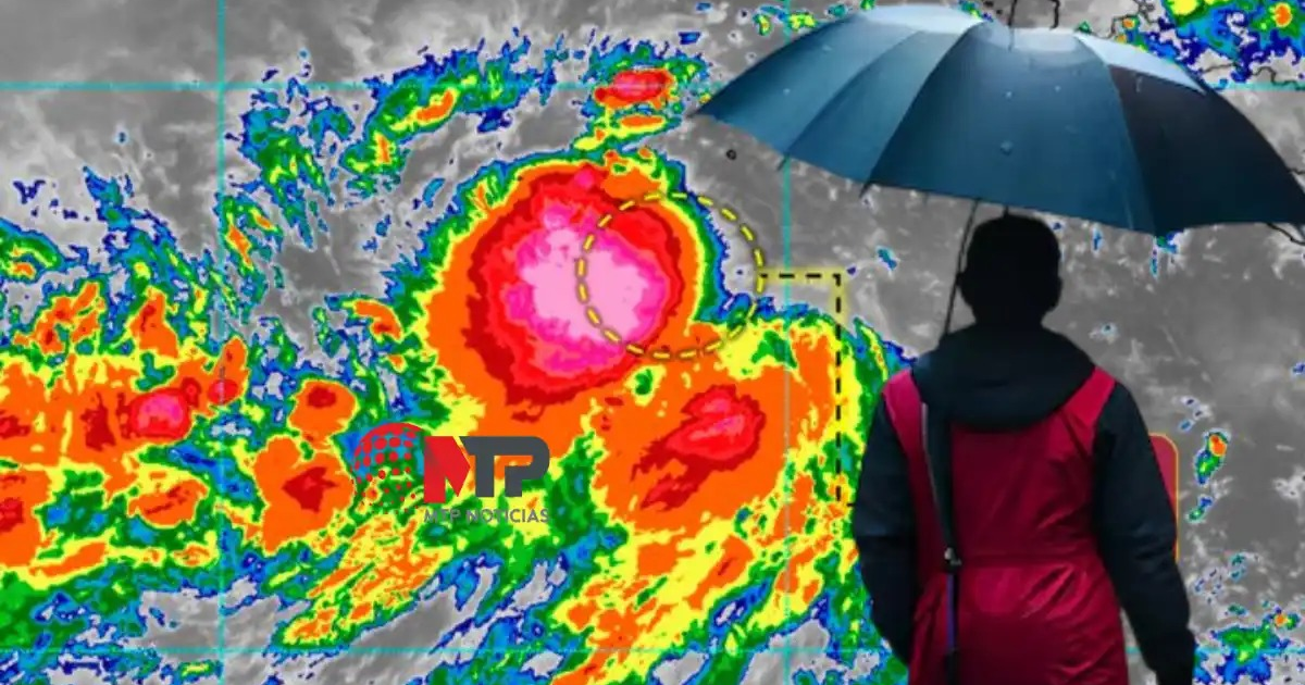 Mapa meteorológico de la tormenta tropical Juliette con persona sosteniendo un paraguas.