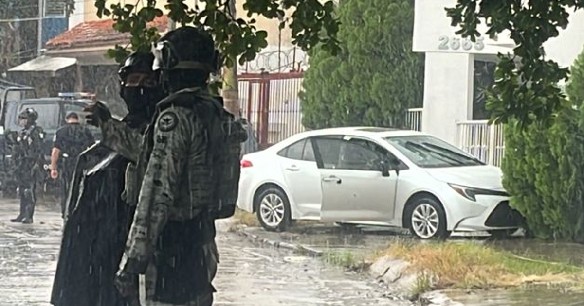 Agentes de seguridad en Culiacán tras ataque a vehículo blanco en Villa Universidad