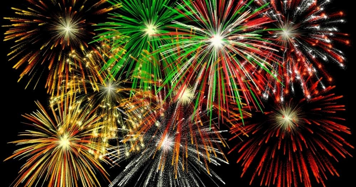 Fuegos artificiales coloridos en un fondo negro, con luces en tonos verde, rojo, amarillo y blanco.