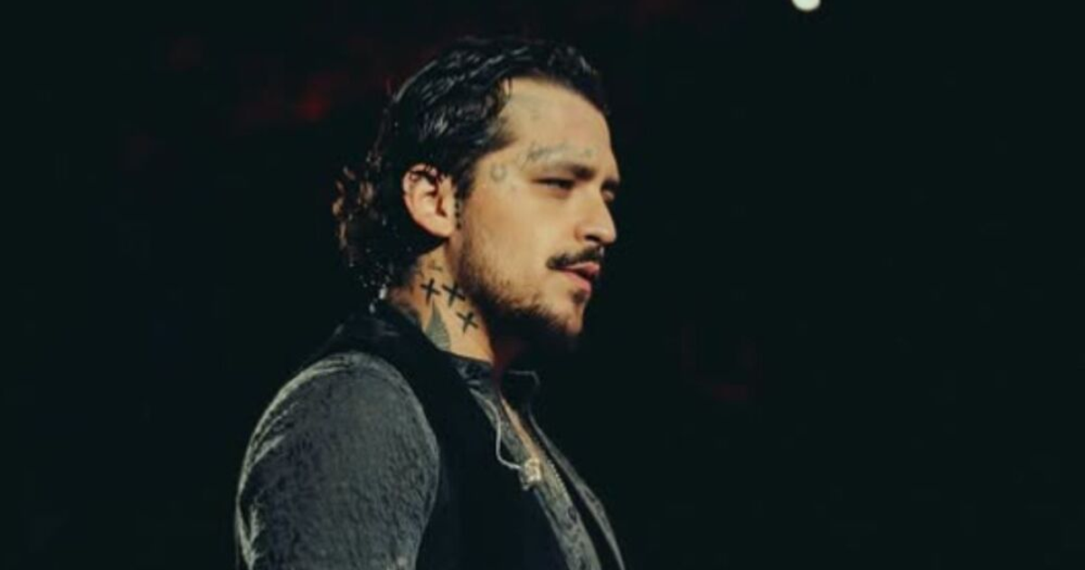 Hombre de perfil con tatuajes en contexto de concierto de Christian Nodal en Morelia.