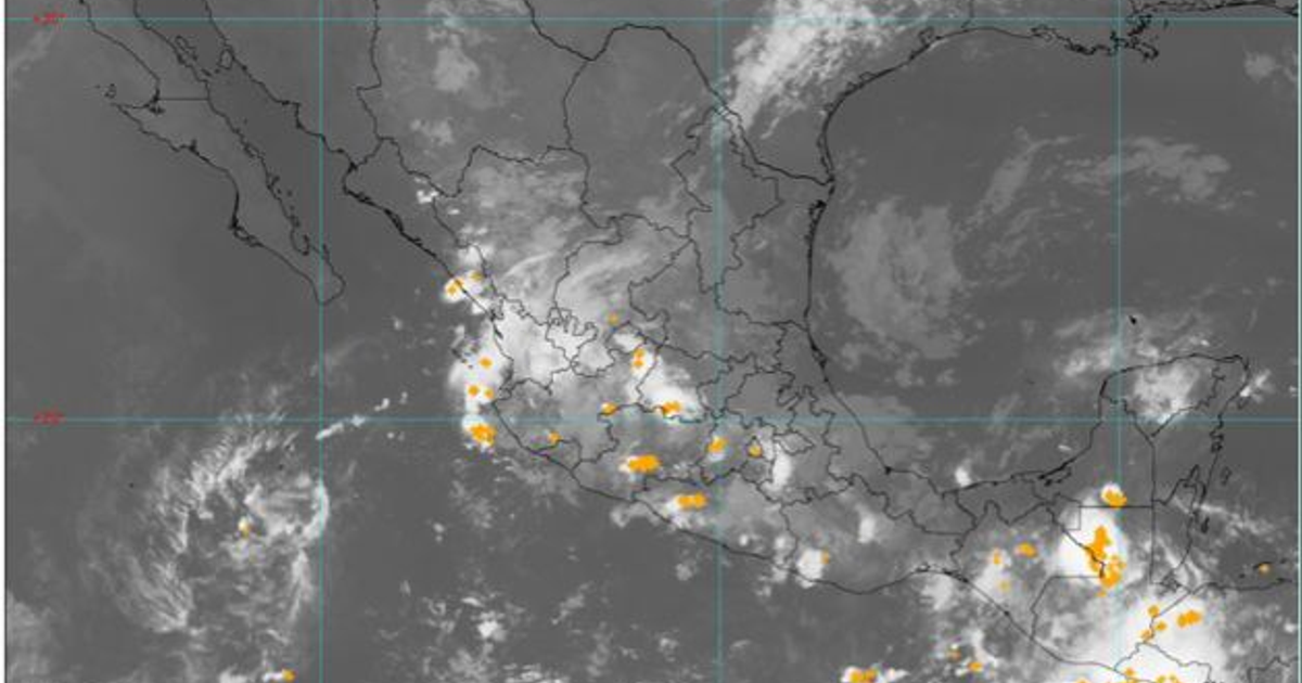 Mapa satelital de México mostrando actividad convectiva y descargas eléctricas para el 29 de septiembre de 2025.