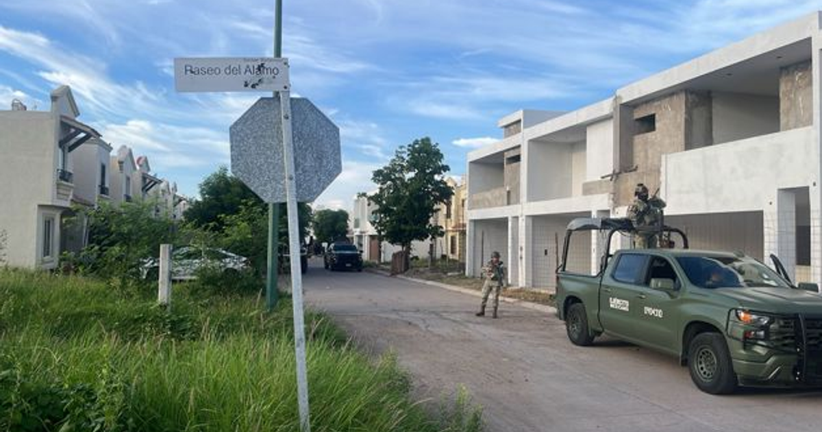 Operativo militar en Paseo del Álamo, Culiacán, con vehículo militar y soldados en la calle.