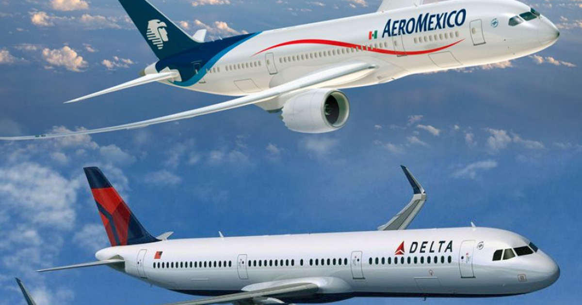 Aviones de Aeroméxico y Delta Airlines volando sobre nubes