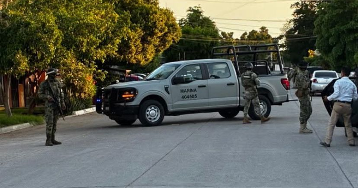 Operativo de seguridad en Los Mochis con vehículo de la marina y soldados