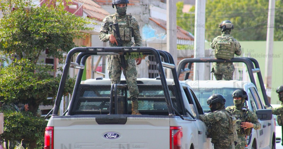 Soldados armados en camioneta durante operativo en Culiacán