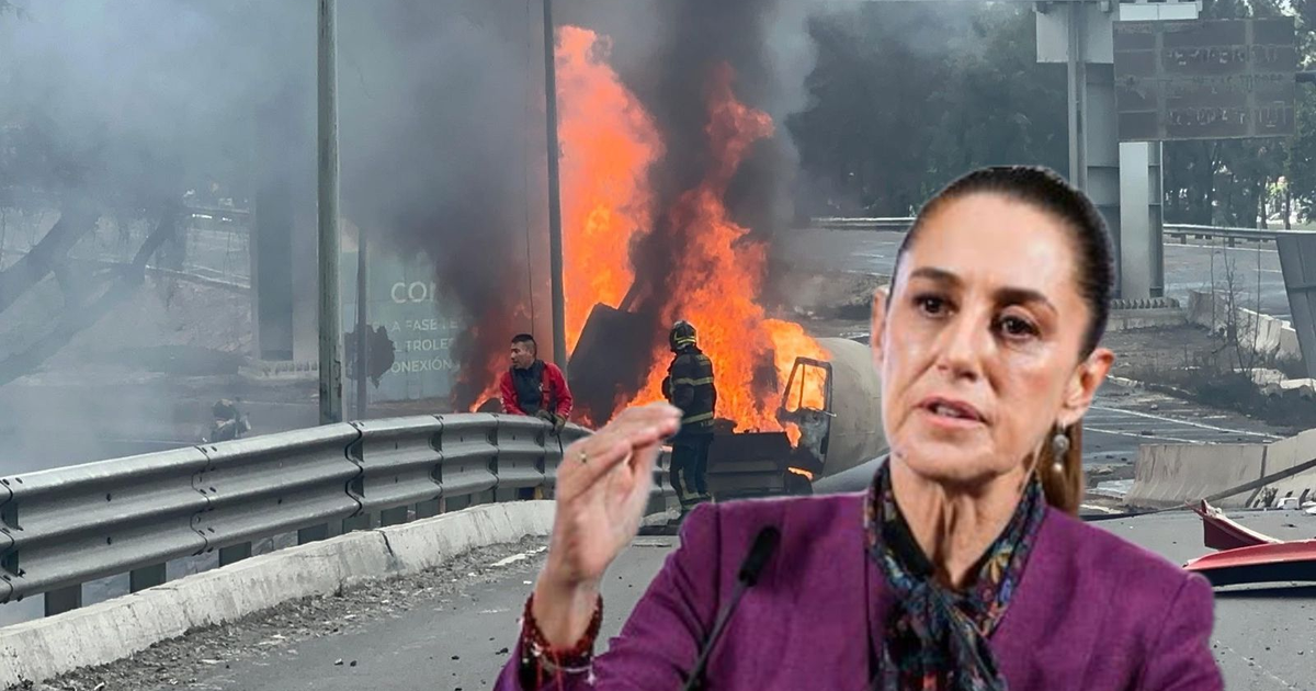 Vehículo en llamas en carretera con bomberos y persona comunicando mensaje