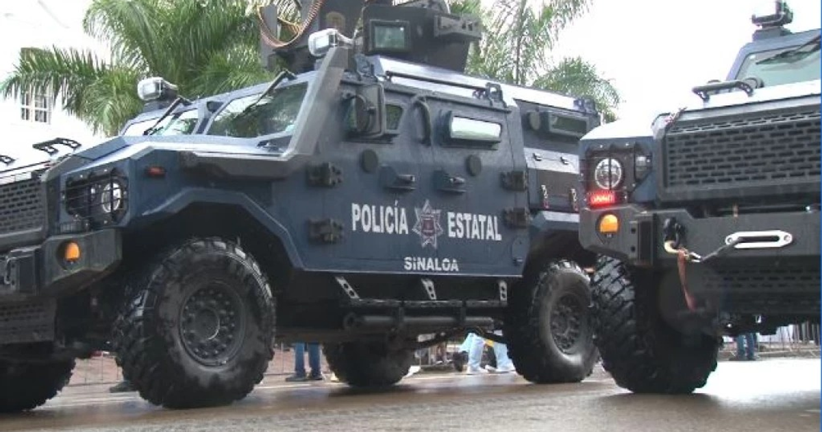 Vehículos blindados de la Policía Estatal de Sinaloa en presentación del GOES