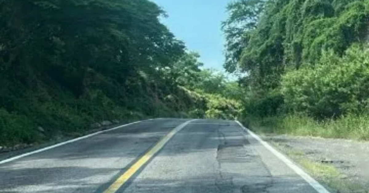 Carretera México 15 en San Ignacio, Sinaloa, donde se encontró un cuerpo en el km 48.