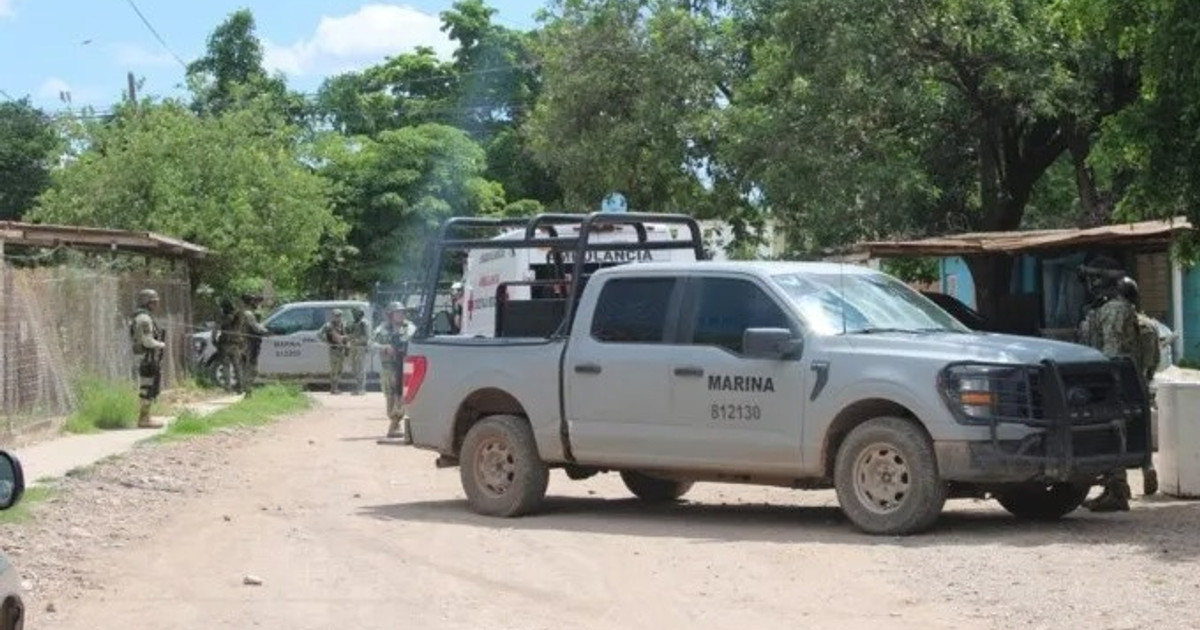 Operativo de seguridad en Culiacán con vehículo de la marina y soldados