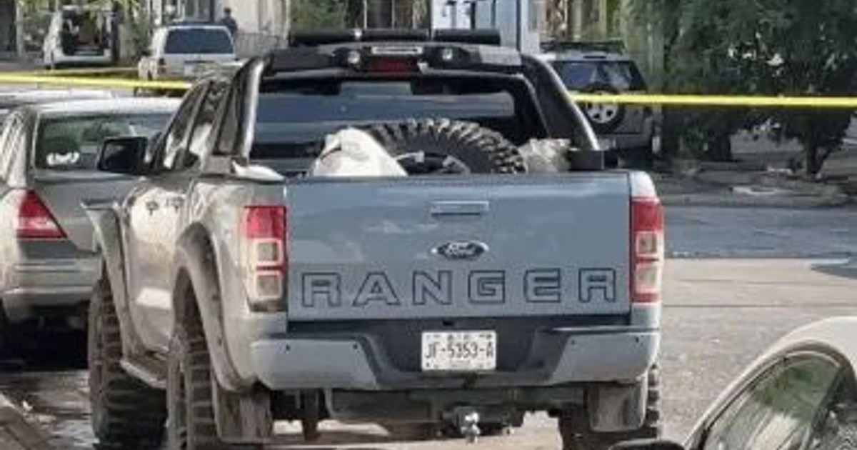 Camioneta Ford Ranger en escena de investigación con cinta amarilla de advertencia en Tonalá, Jalisco.