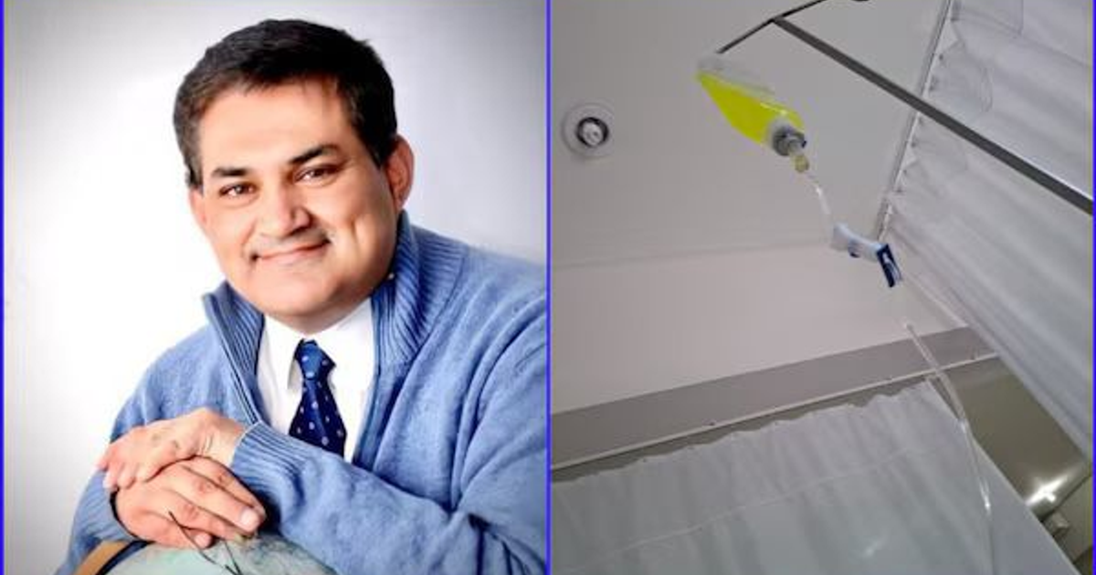 Persona sonriendo junto a un gotero médico en un hospital