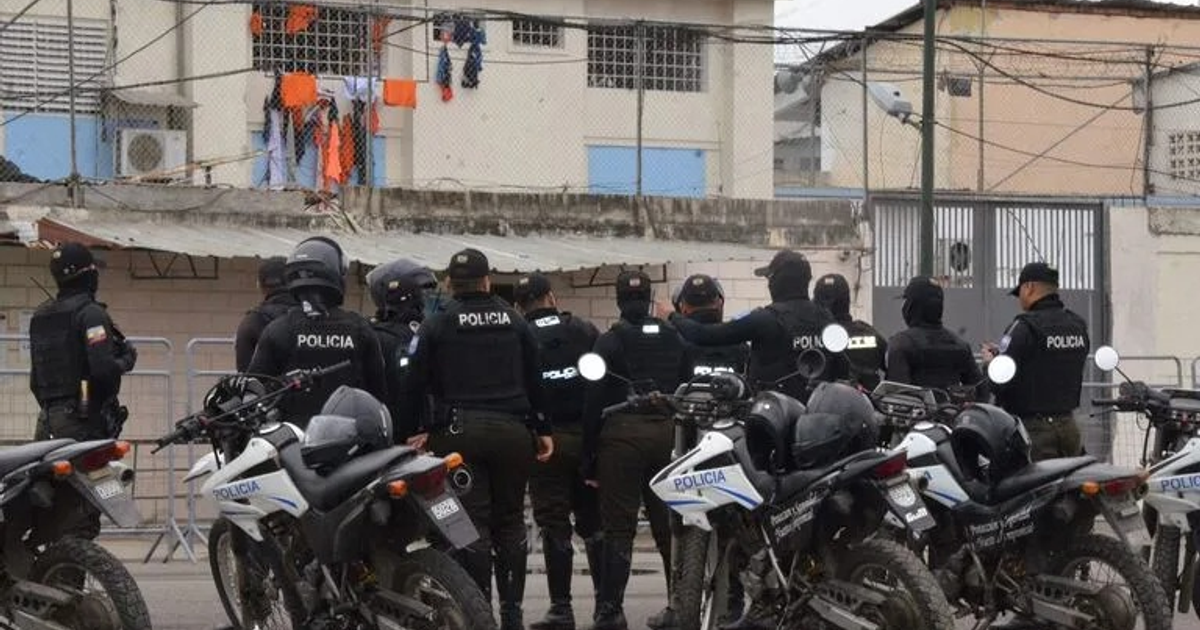 Policías en operación en Esmeraldas tras masacre en cárcel