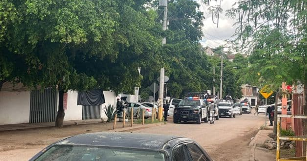 Calle con patrullas y personal de seguridad en Culiacán, Sinaloa