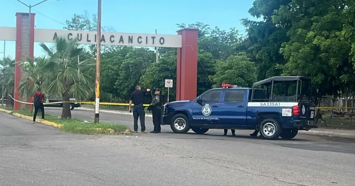 Policía en escena del crimen en Culiacancito con cinta amarilla de advertencia