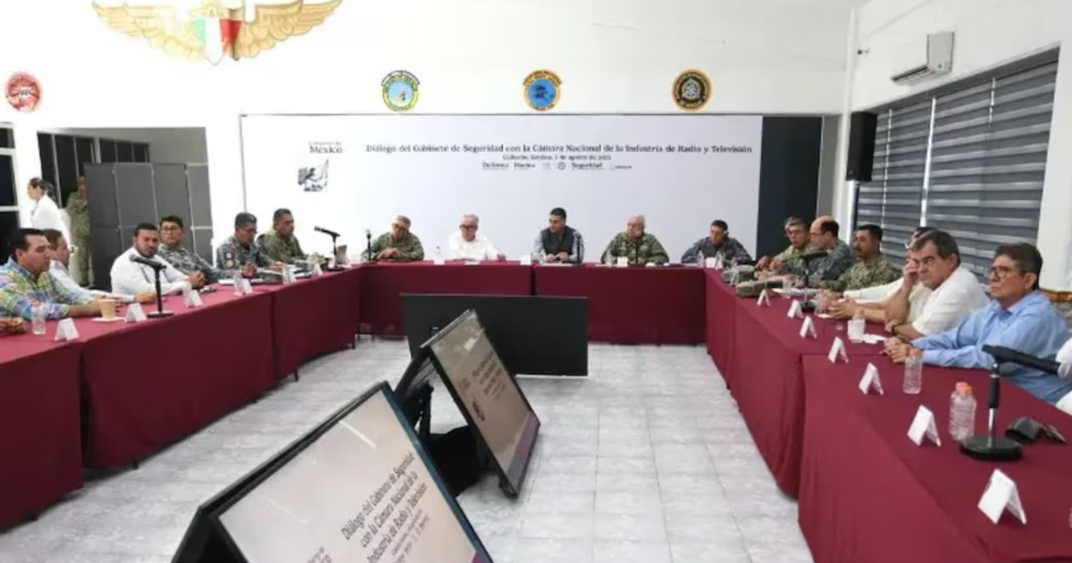 Reunión del gabinete de seguridad en Culiacán con Omar García Harfuch y autoridades militares