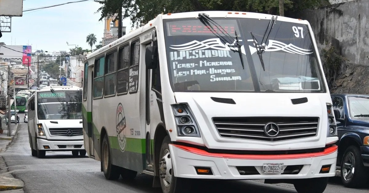 Autobuses en Mazatlán en medio de un conflicto de rutas
