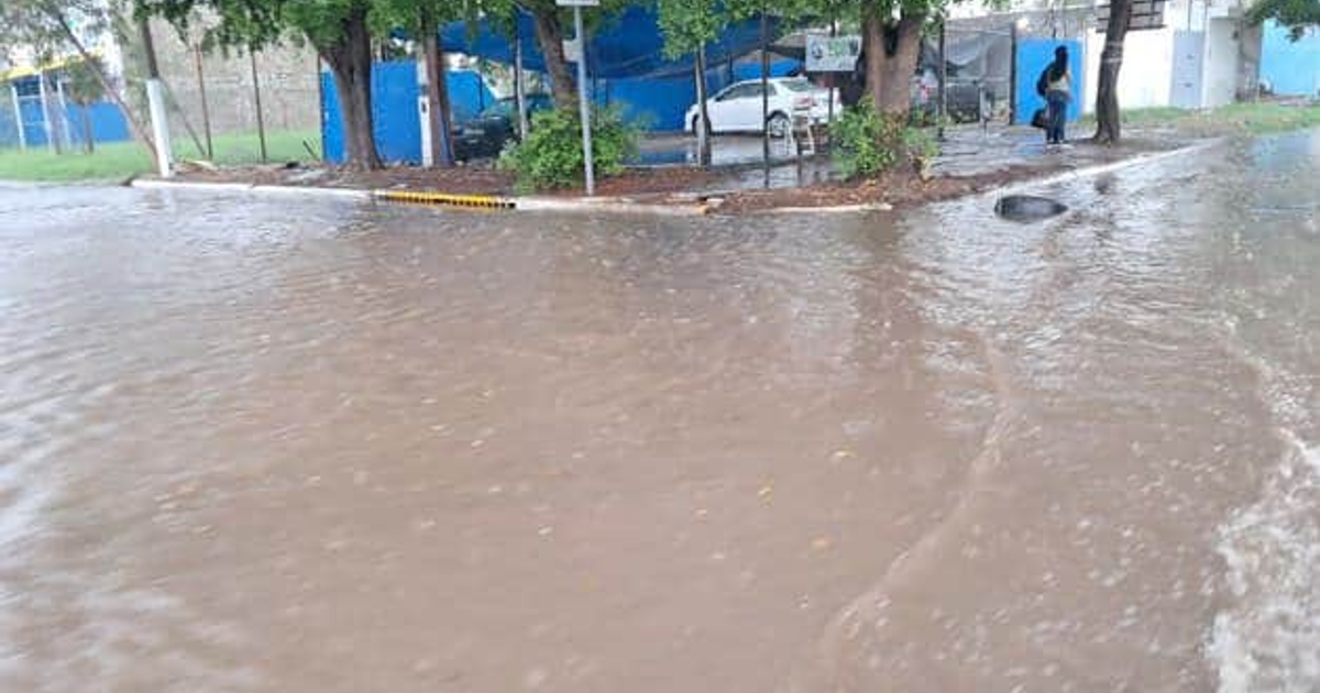 Calle inundada en Los Mochis tras tormenta tropical Lorena