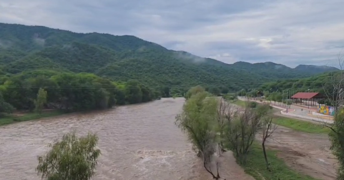 Río Choix en Sinaloa con caudal elevado y parque El Vado anegado