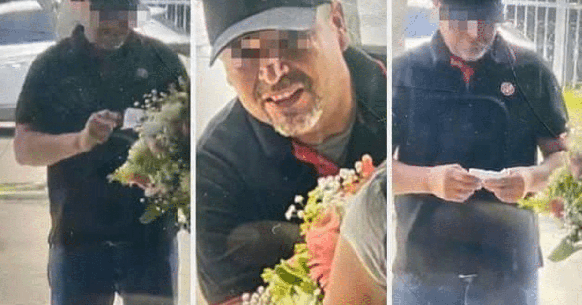 Hombre con gorra y camiseta negra sosteniendo flores, vinculado a robo en Mazatlán.