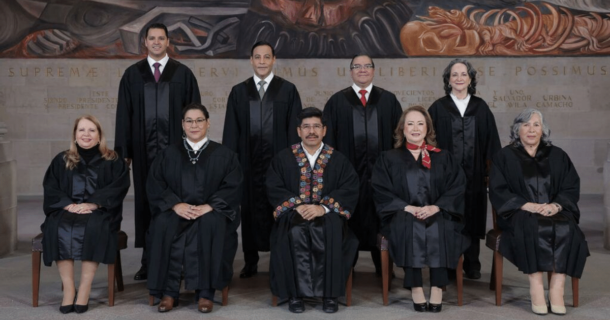 Grupo de jueces y magistrados en el Senado de México para toma de protesta