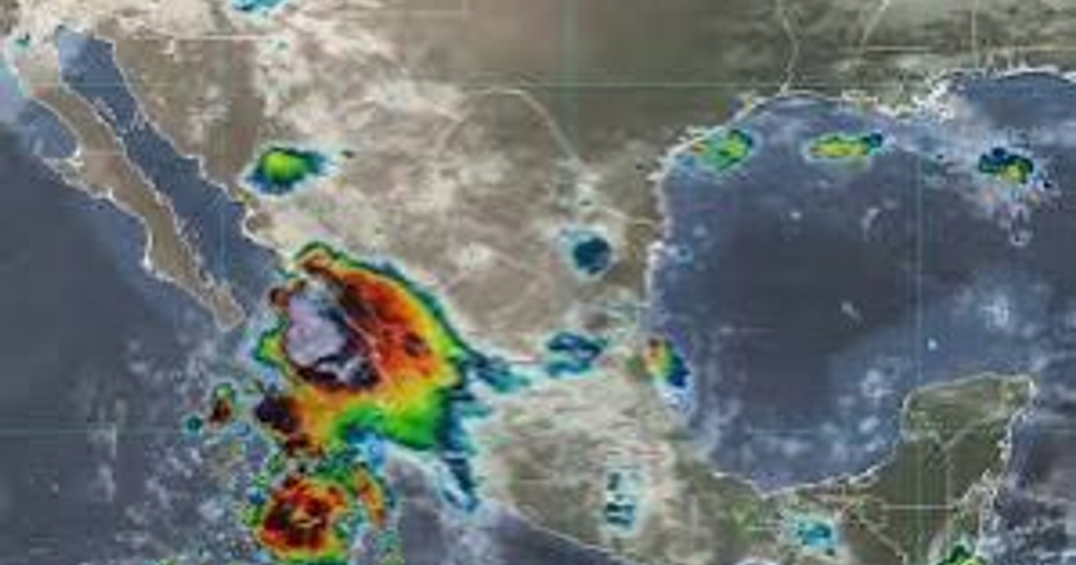 Mapa satelital de la tormenta tropical Lorena en el Golfo de México con nubes y sistemas meteorológicos visibles.