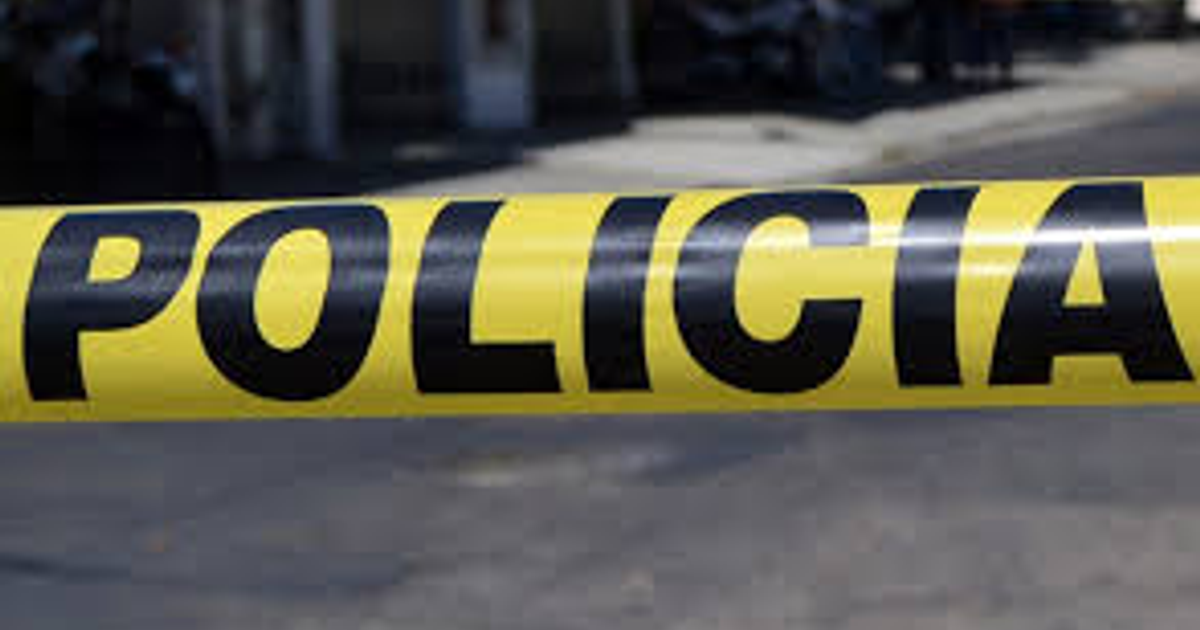 Cinta de advertencia amarilla con la palabra 'POLICÍA' en escena de crimen en Mocorito, Sinaloa.