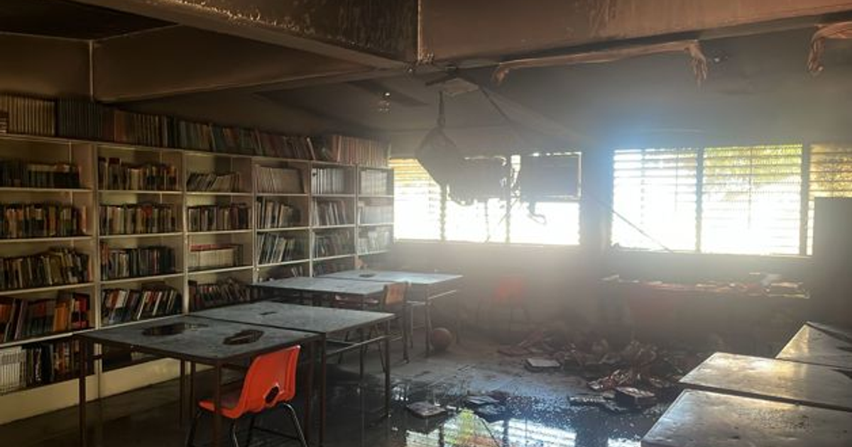 Biblioteca dañada por incendio en secundaria de Culiacán