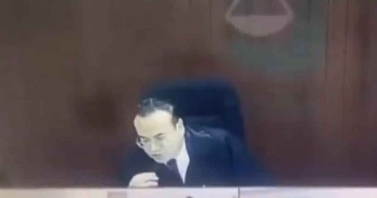Juez Carlos Zetina en el tribunal, simbolizando los desafíos del nuevo poder judicial en México.