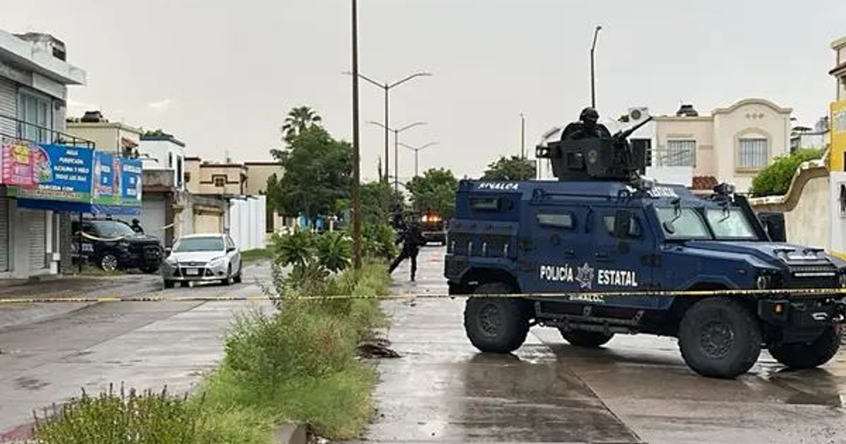 Vehículo militar de policía estatal en Culiacán durante operativo en Urbivilla del Cedro.