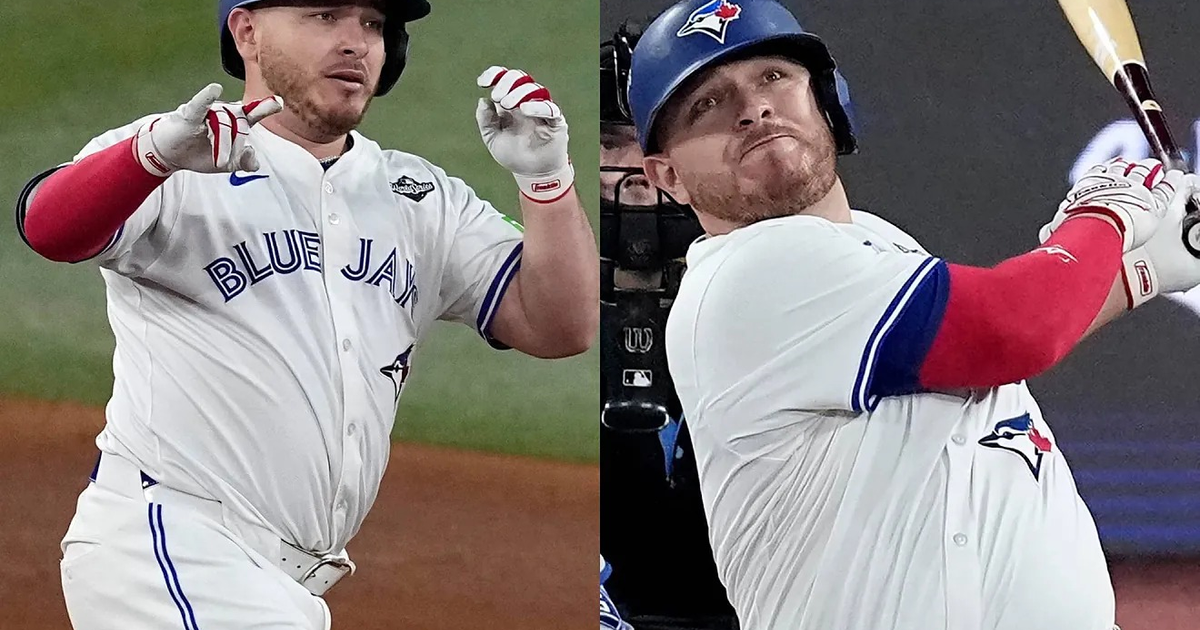 Dos jugadores de los Toronto Blue Jays en acción durante la Serie Mundial 2025, uno celebrando y otro preparándose para batear.