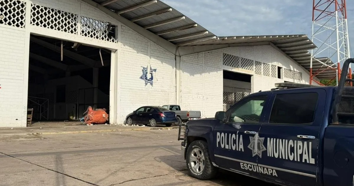 Instalaciones de la Policía Municipal de Escuinapa tras ataque con explosivos
