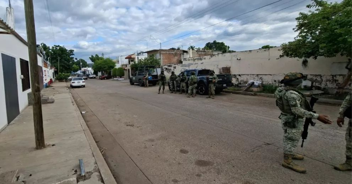 Calle en Culiacán con movilización policial tras ataque armado en colonia Guadalupe Victoria
