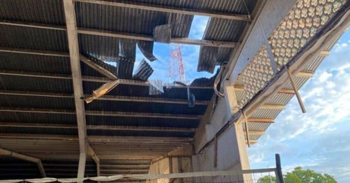 Techo dañado de la comandancia de Escuinapa tras ataque con drones
