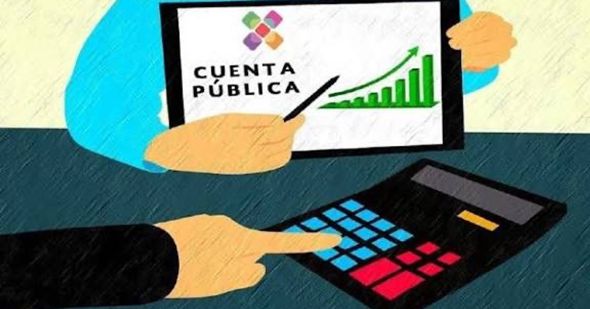 Manos usando tablet y calculadora para analizar la Cuenta Pública 2024