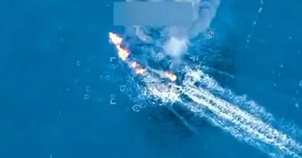 Embarcación en llamas en el mar, relacionada con críticas de Claudia Sheinbaum a operaciones militares de EE.UU.