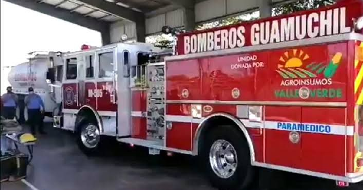 Camión de bomberos de Guamúchil en colecta anual 2025