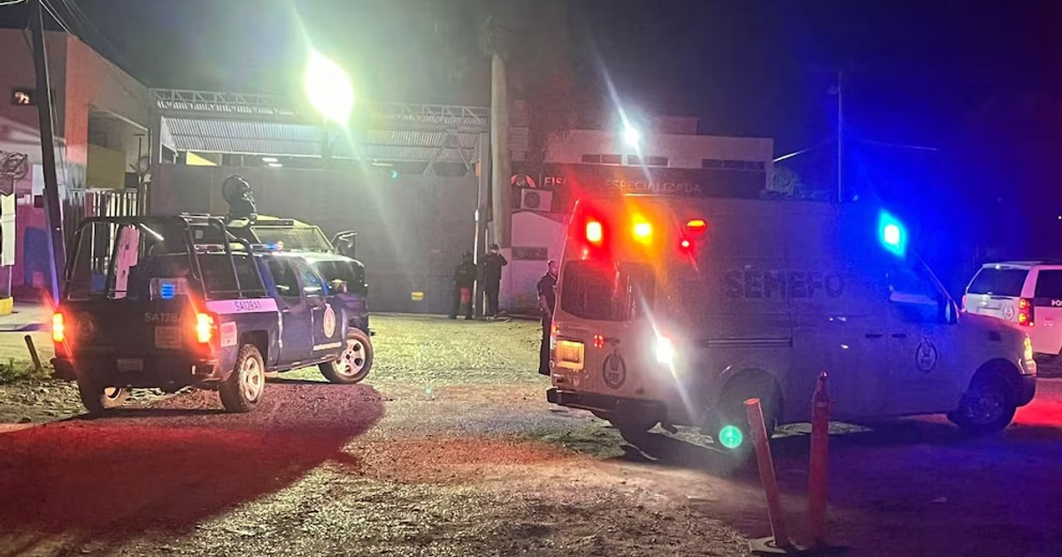 Operativo nocturno en Culiacán con vehículos de emergencia tras ataque mortal